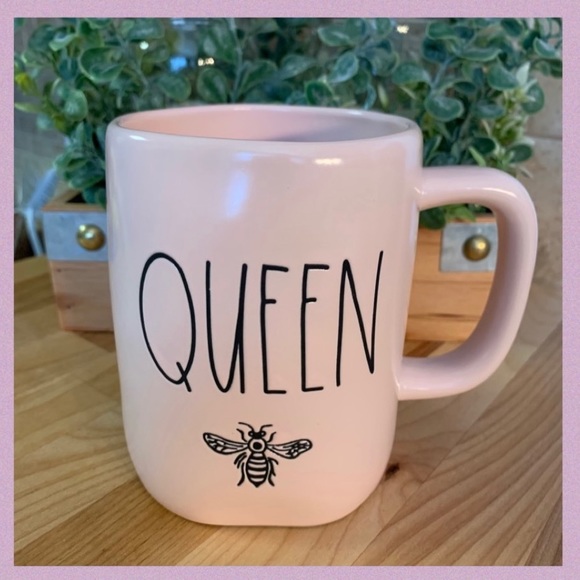 RAE DUNN PINK “QUEEN” LL WITH A BEE CERAMIC MUG